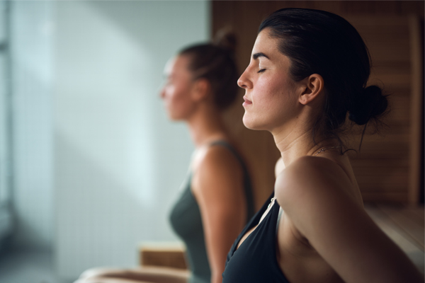 Gäster njuter i bastu på Upper House Spa